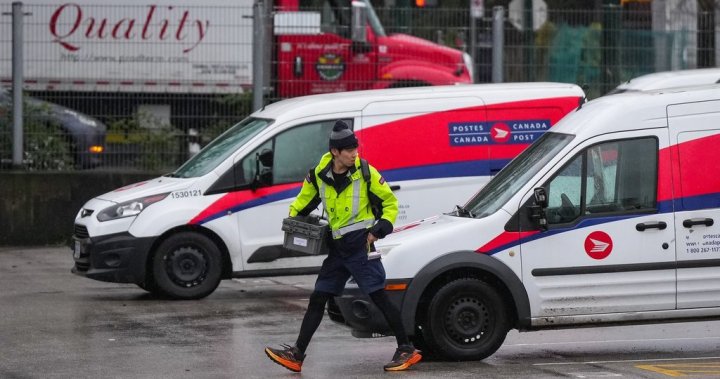 Canada Post strike: Union reviewing latest offer amid overtime ban – National