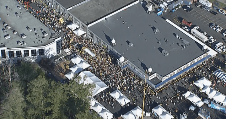 Thousands pack Surrey streets for Vaisakhi celebrations 