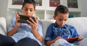 Screen time trapping kids in ‘vicious cycle’ of bad behaviour: study – National